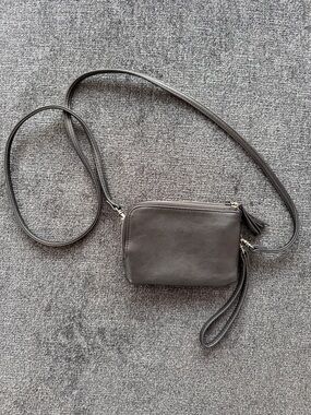 Universal Thread Black Crossbody with Wristlet